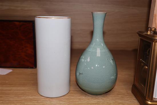 A Chinese famille rose brushpot and a Korean celadon vase 16.5cm